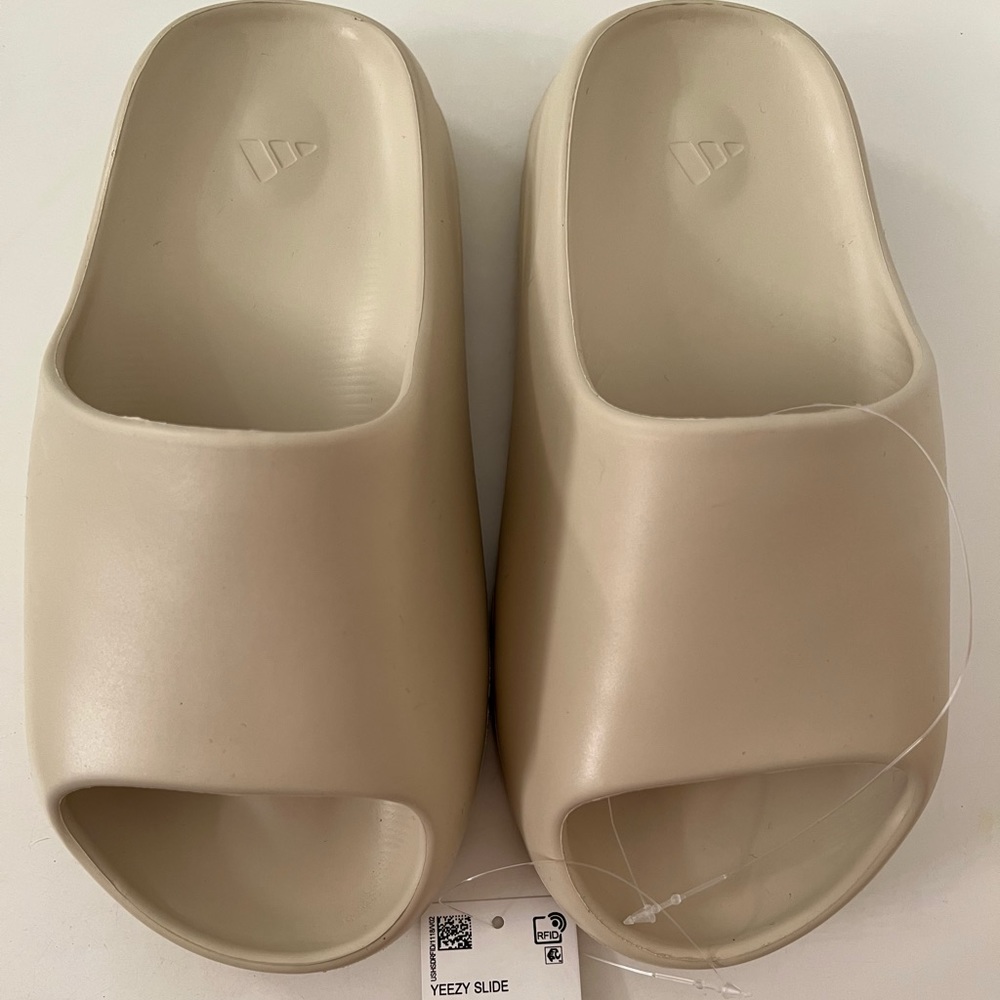 SOLD Yeezy Slides - Pure (Size 5)